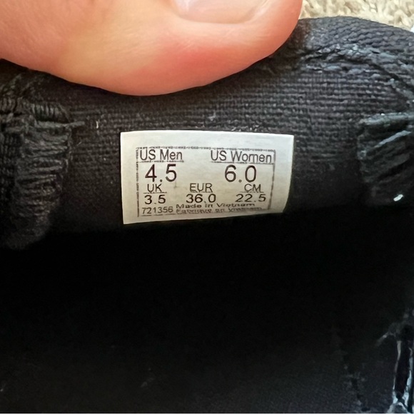 Vans Classic Slip-On Perf Leather Shoe in Black Size 6.0 - Picture 10 of 11